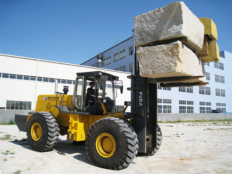 大型越野叉车（四轮驱动叉车）价格 — 乐玩