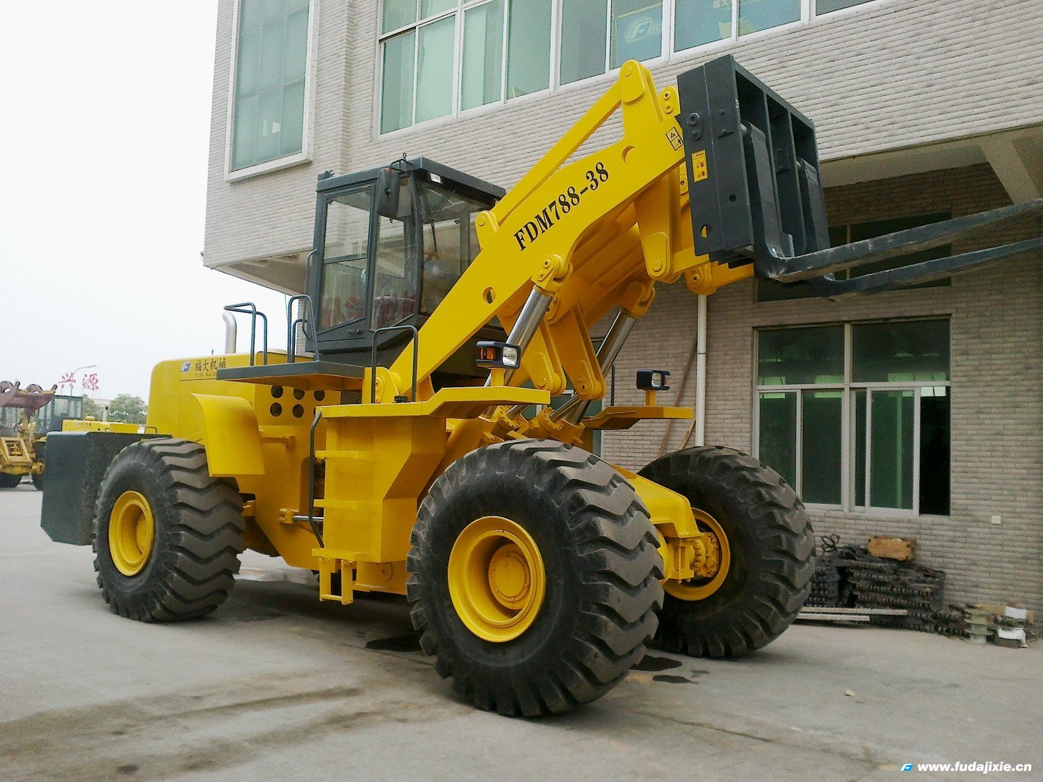 乐玩38吨叉装车FDM788-38